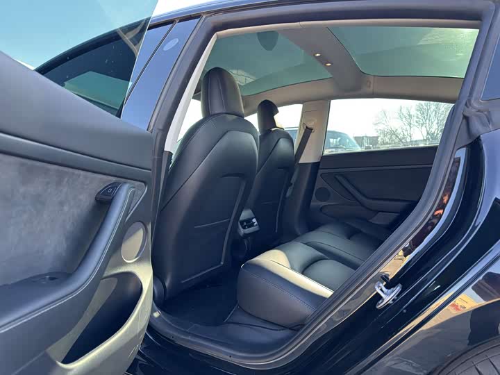 Фото 9 - Tesla Model 3