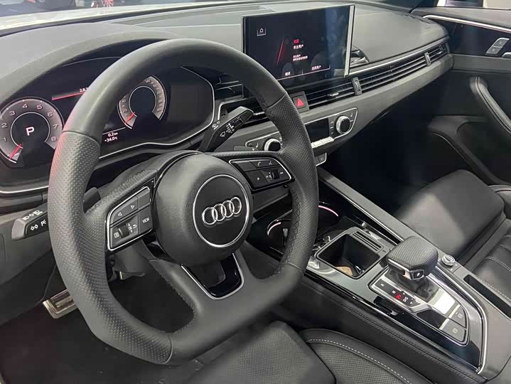 Фото 4 - Audi A4L