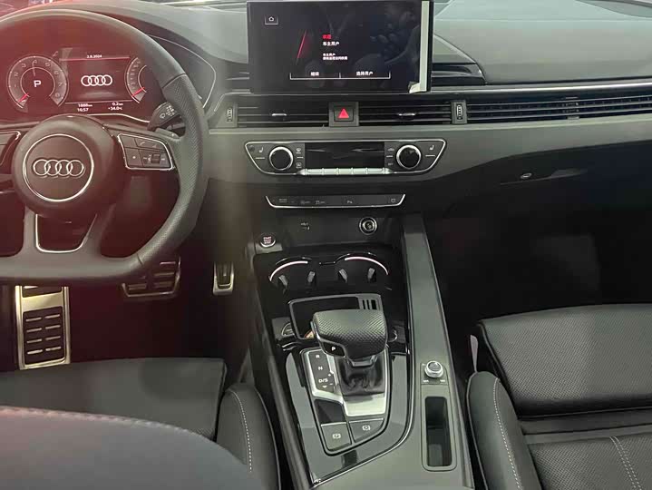 Фото 5 - Audi A4L