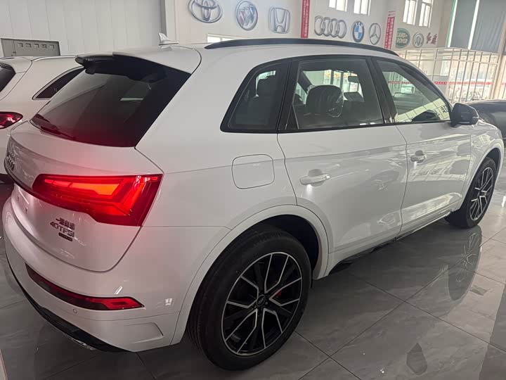 Фото 5 - Audi Q5L