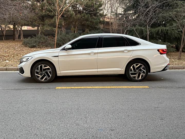 Фото 3 - Volkswagen Sagitar L