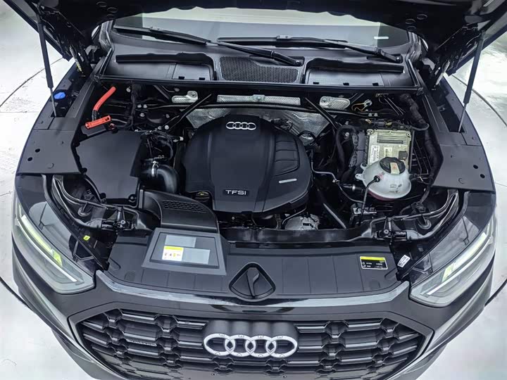 Фото 9 - Audi Q5L