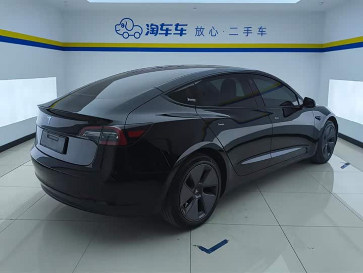 Фото 3 - Tesla Model 3