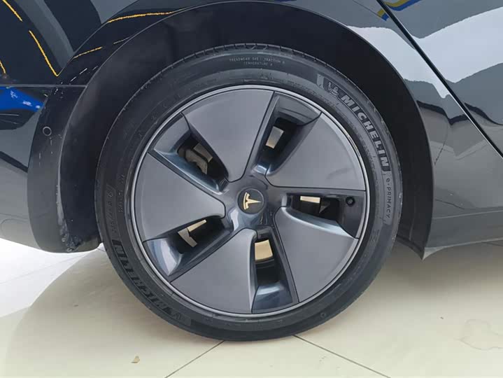 Фото 6 - Tesla Model 3