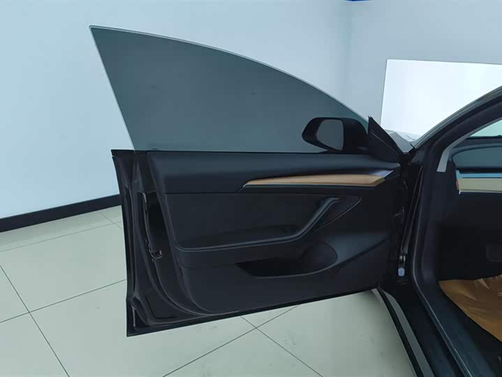 Фото 7 - Tesla Model 3