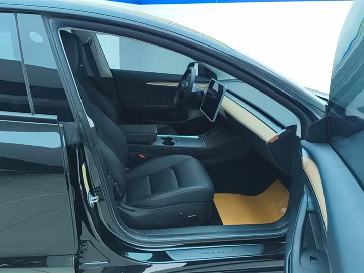 Фото 8 - Tesla Model 3