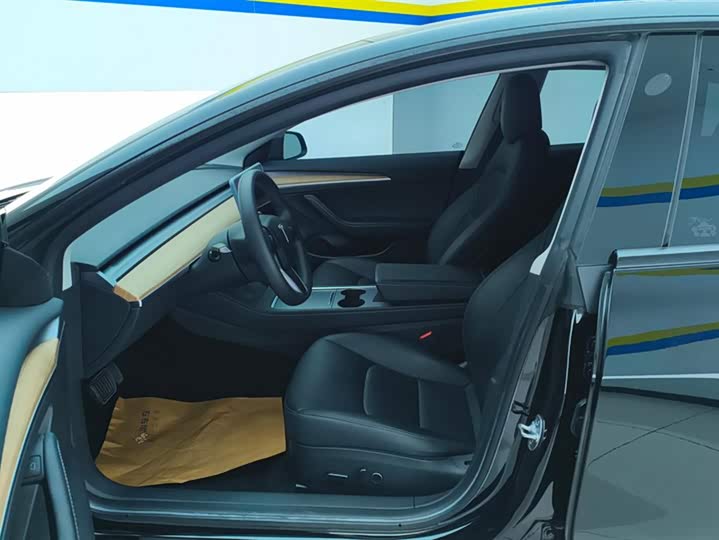 Фото 9 - Tesla Model 3