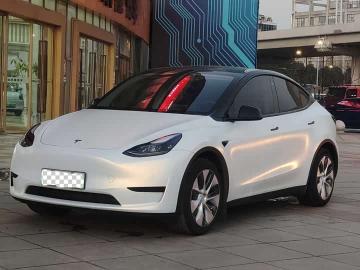 Фото 1 - Tesla Model Y