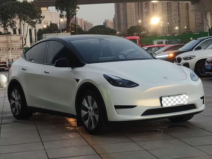 Фото 3 - Tesla Model Y