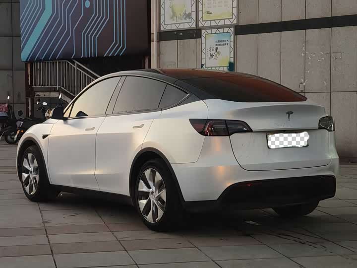 Фото 6 - Tesla Model Y