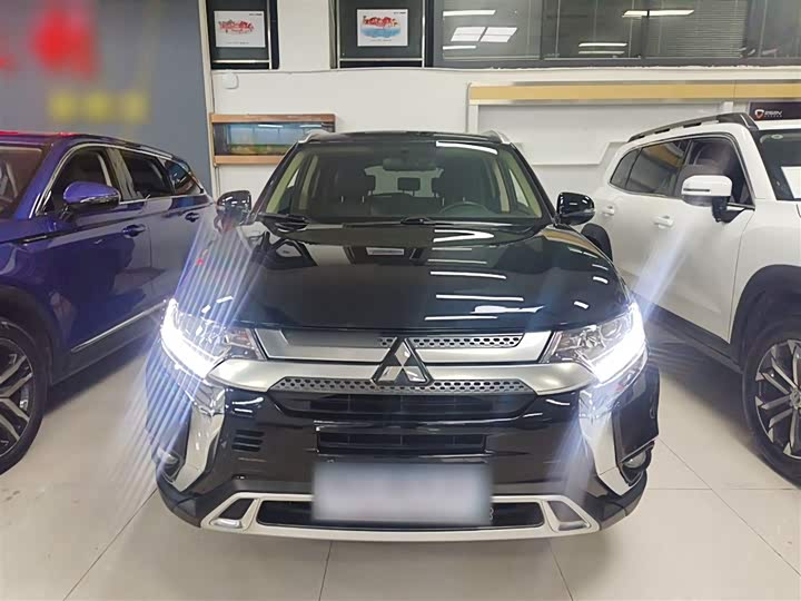 Фото 3 - Mitsubishi Outlander