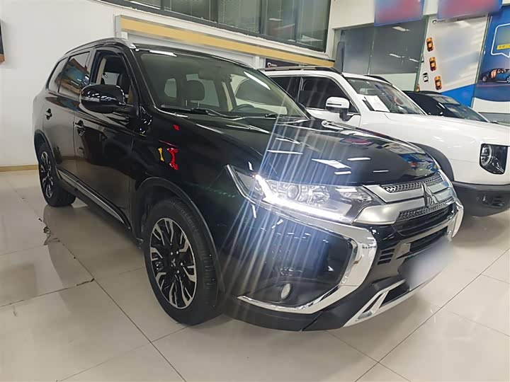 Фото 4 - Mitsubishi Outlander