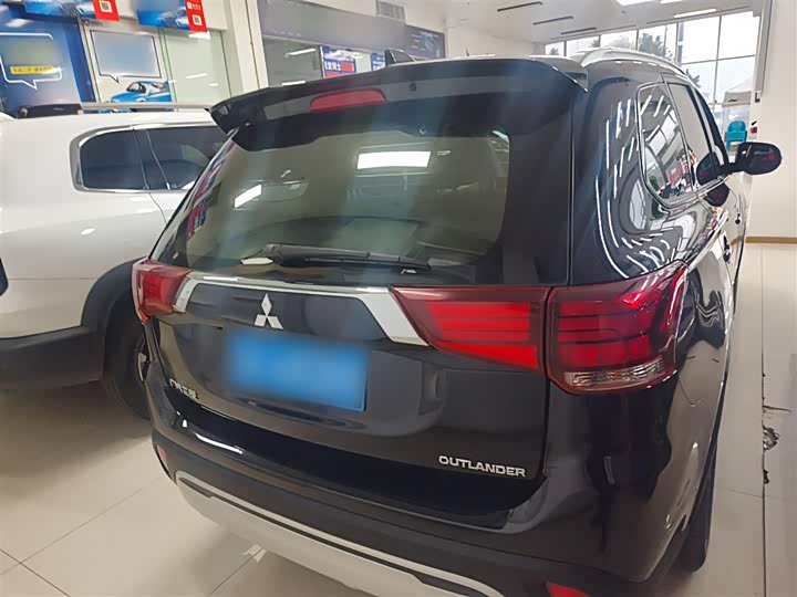 Фото 6 - Mitsubishi Outlander