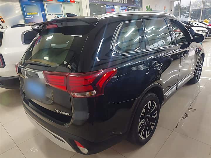 Фото 7 - Mitsubishi Outlander