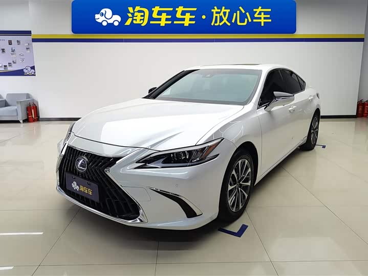 Фото 1 - Lexus ES