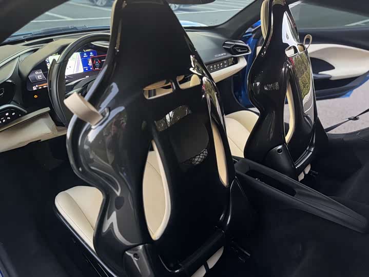 Фото 3 - Ferrari 296