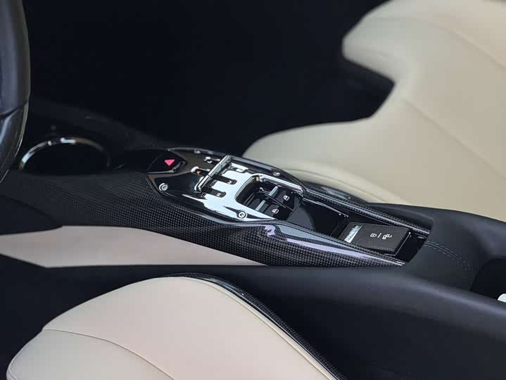 Фото 5 - Ferrari 296