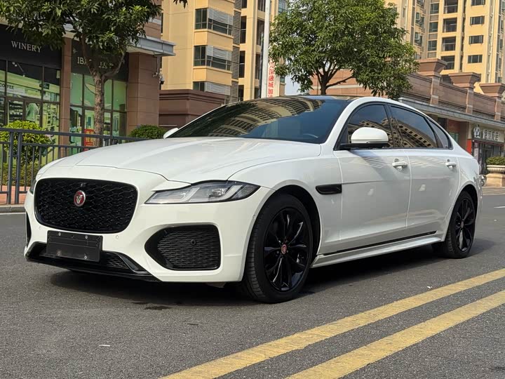 Фото 1 - Jaguar XF L