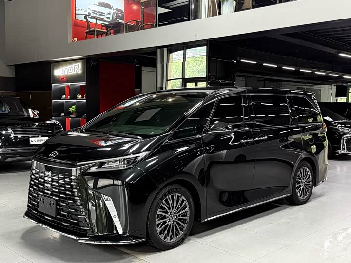Фото 1 - Lexus LM