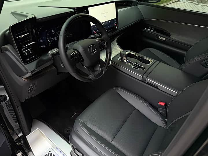 Фото 8 - Lexus LM