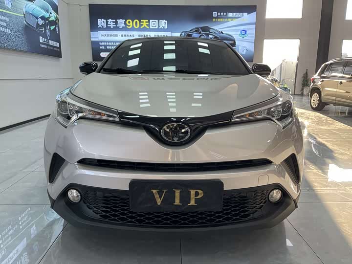 Фото 2 - Toyota C-HR