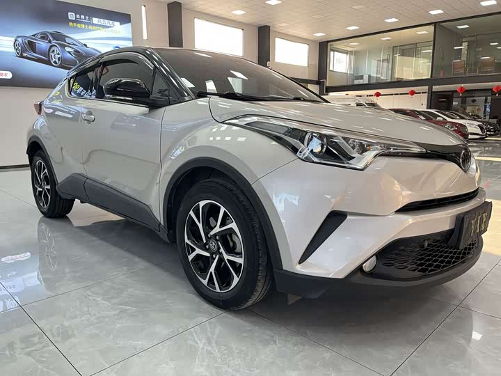 Фото 3 - Toyota C-HR