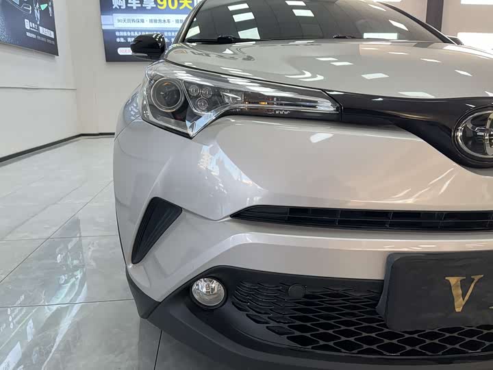 Фото 4 - Toyota C-HR