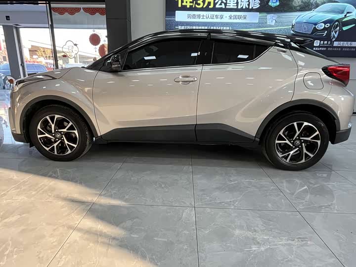 Фото 8 - Toyota C-HR