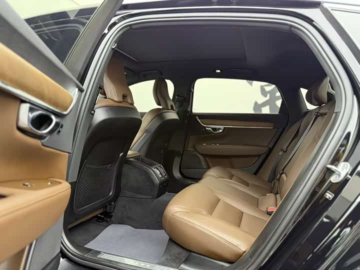 Фото 5 - Volvo S90