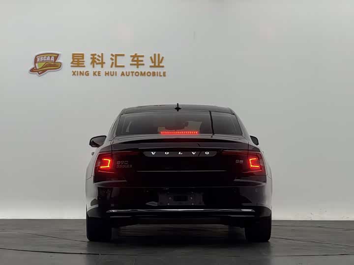 Фото 9 - Volvo S90