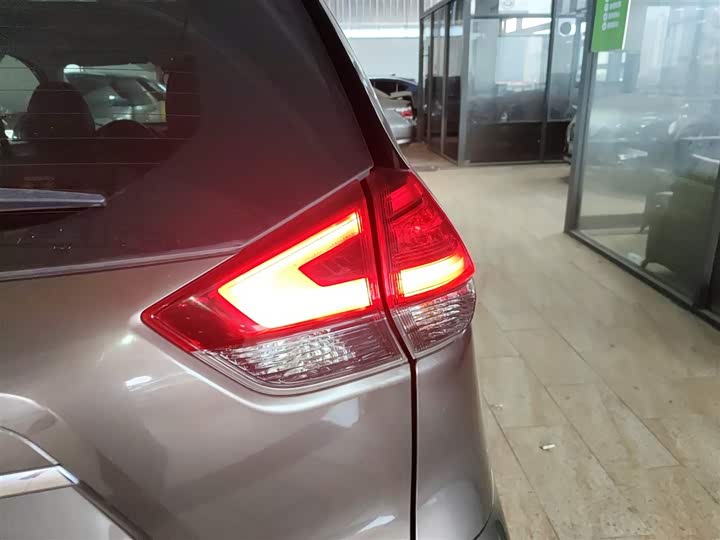 Фото 8 - Nissan X-Trail