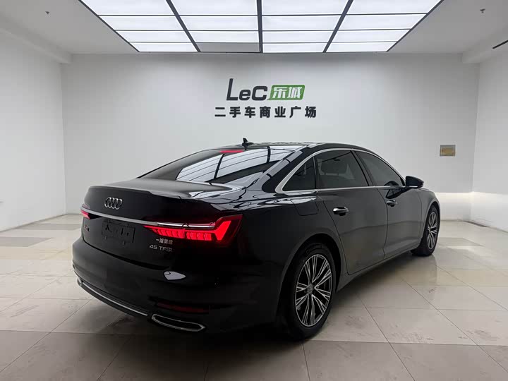 Фото 5 - Audi A6L