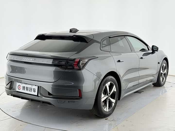 Фото 9 - Zeekr 001