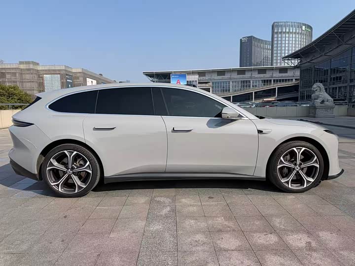 Фото 4 - Nio ET5T