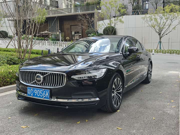 Фото 1 - Volvo S90