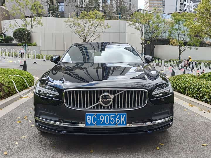 Фото 2 - Volvo S90