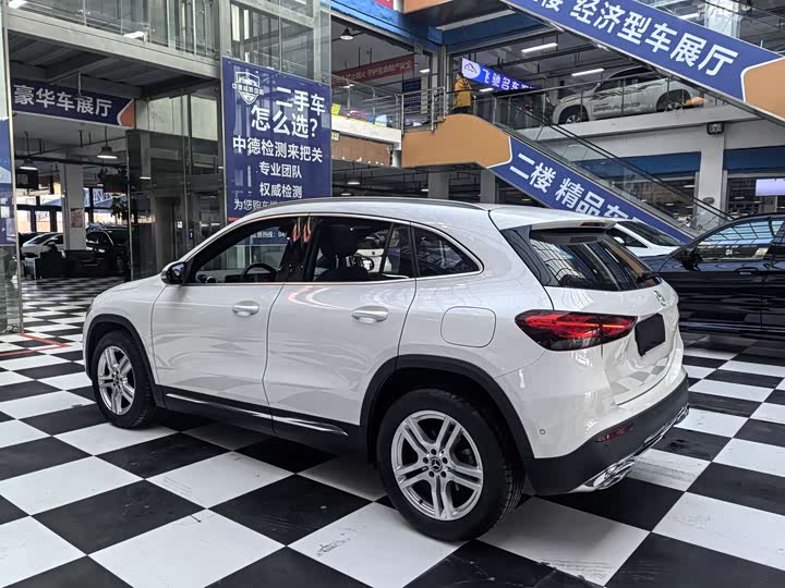Фото 6 - Mercedes-Benz GLA-Class