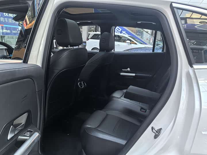 Фото 9 - Mercedes-Benz GLA-Class