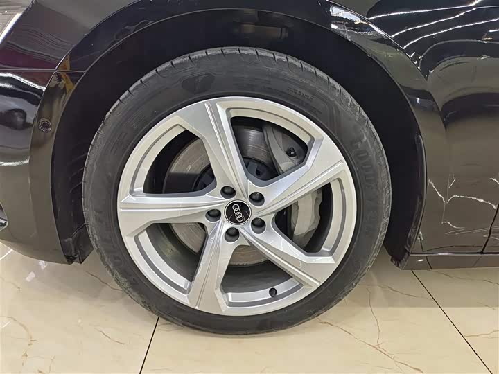 Фото 8 - Audi A6L