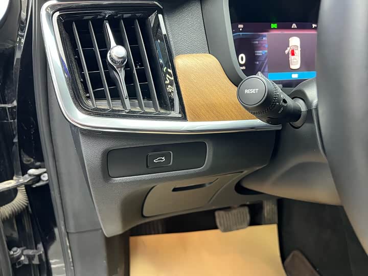 Фото 7 - Volvo S90