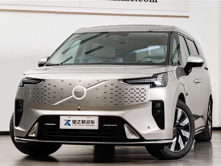 Фото 2 - Volvo EM90