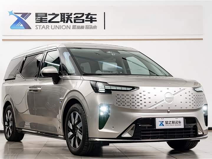 Фото 5 - Volvo EM90