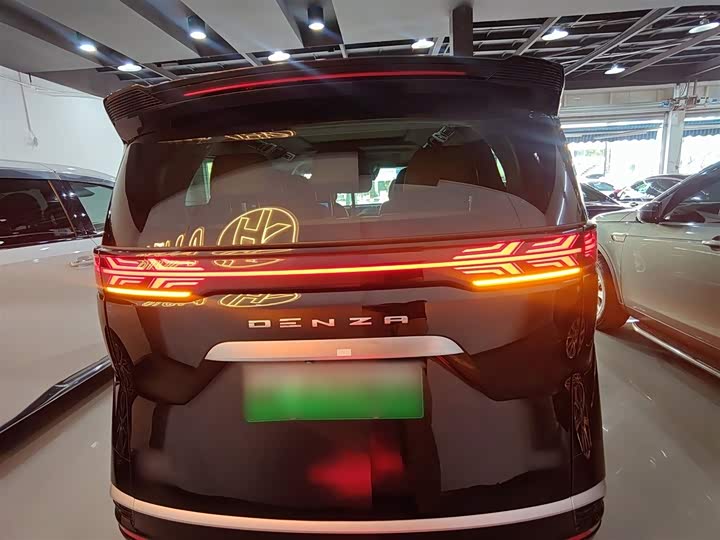 Фото 6 - Denza D9