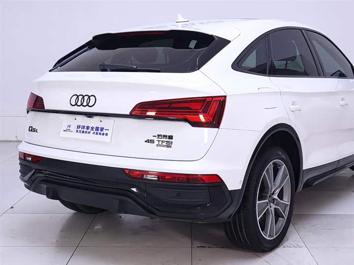 Фото 8 - Audi Q5L Sportback