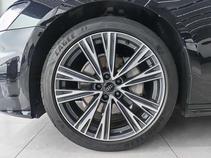 Фото 5 - Audi A6L