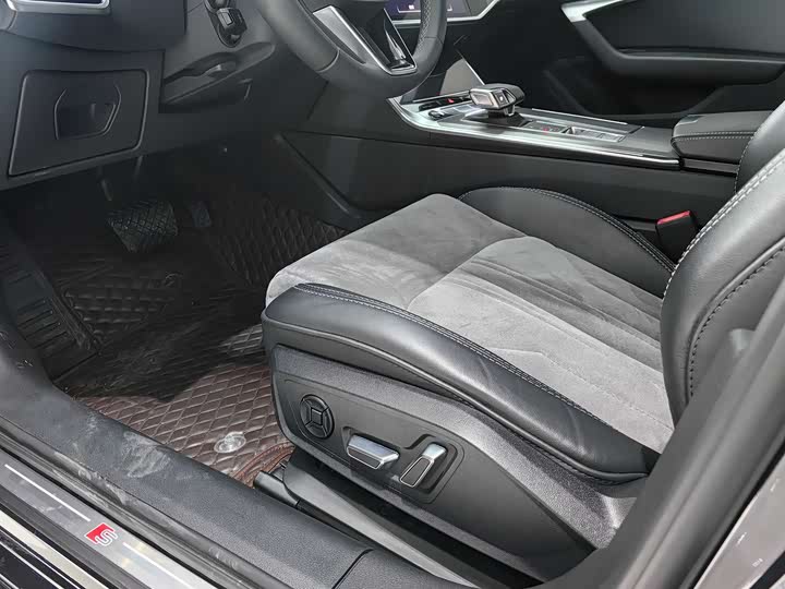 Фото 6 - Audi A6L