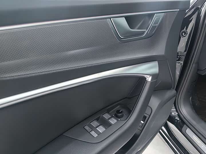 Фото 7 - Audi A6L