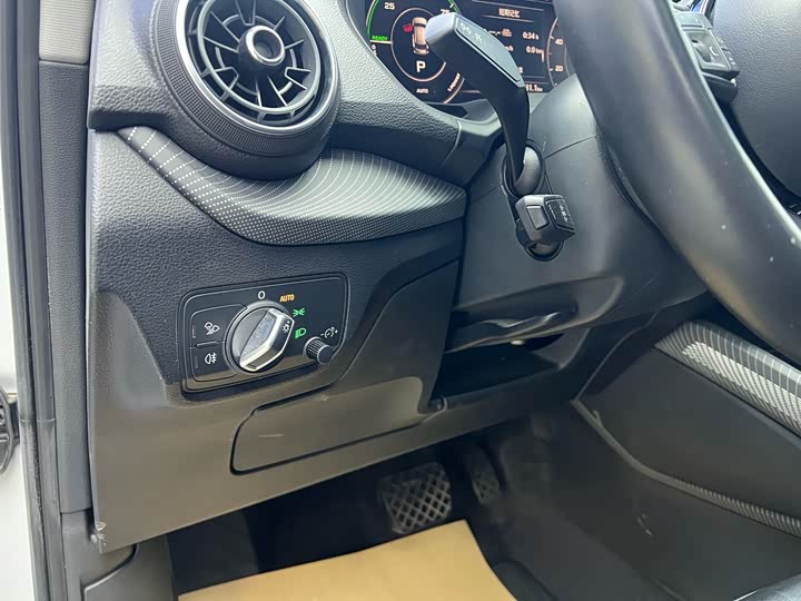 Фото 6 - Audi Q2L e-tron