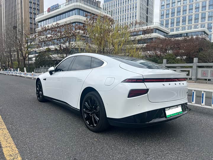 Фото 4 - XPeng P7