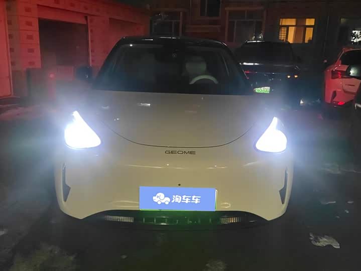 Фото 2 - Geely Galaxy Geome